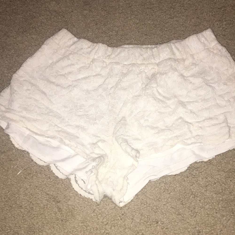 size S cream colored brandy melville shorts